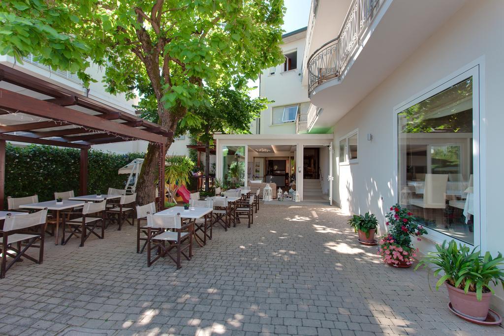 B&B Airone Cervia - Camere E Appartamenti Eksteriør billede